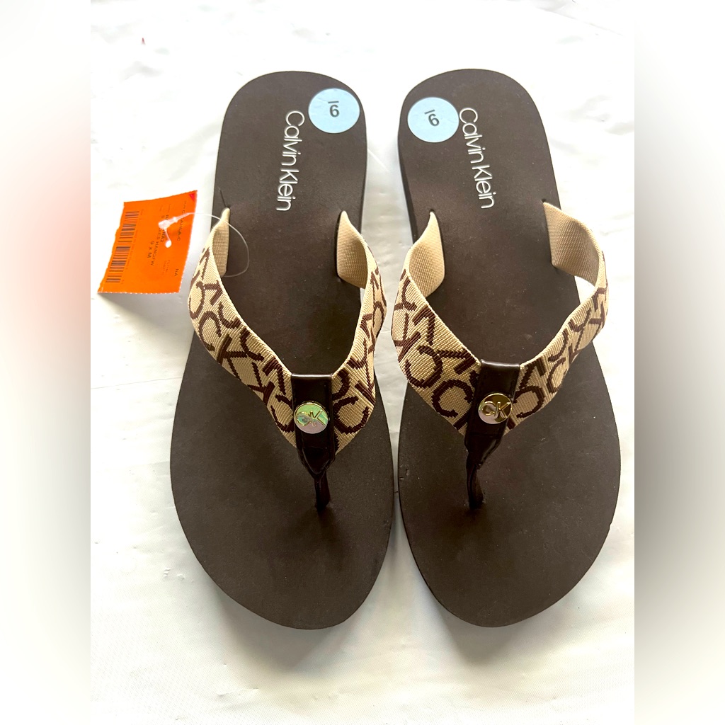 Nwt Ck Designed Cute Brown And Gold Sandals For Ladies. Size 9.